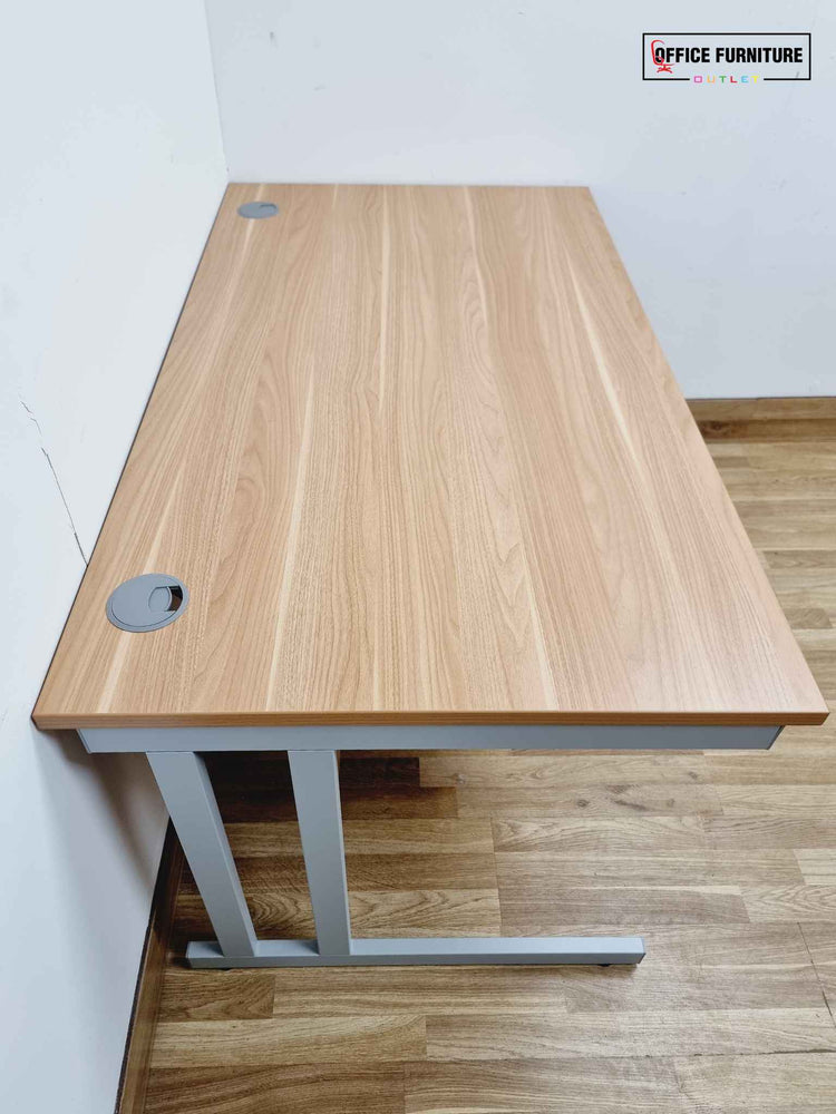 Beech Grain Straight Office Desk (140cm x 80cm)