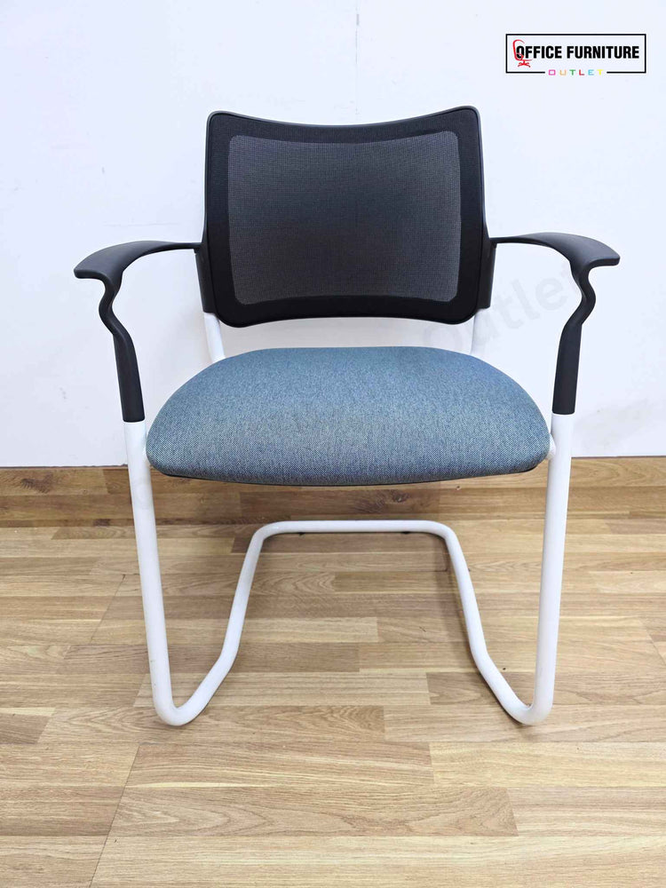 Steelcase Round Meeting Table with 4 Gresham SJX Cantilever Chairs