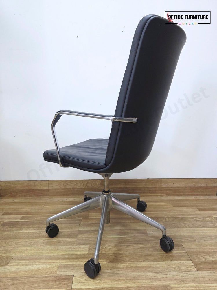 Gresham iMedia Collaboration Table & 5 Orangebox Calder Chairs