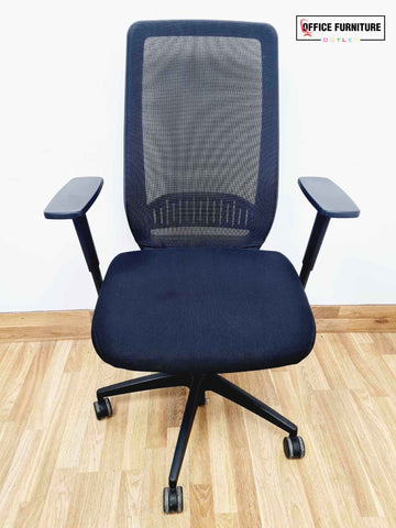 Kinnarps All Black Swivel Chair (SC34)