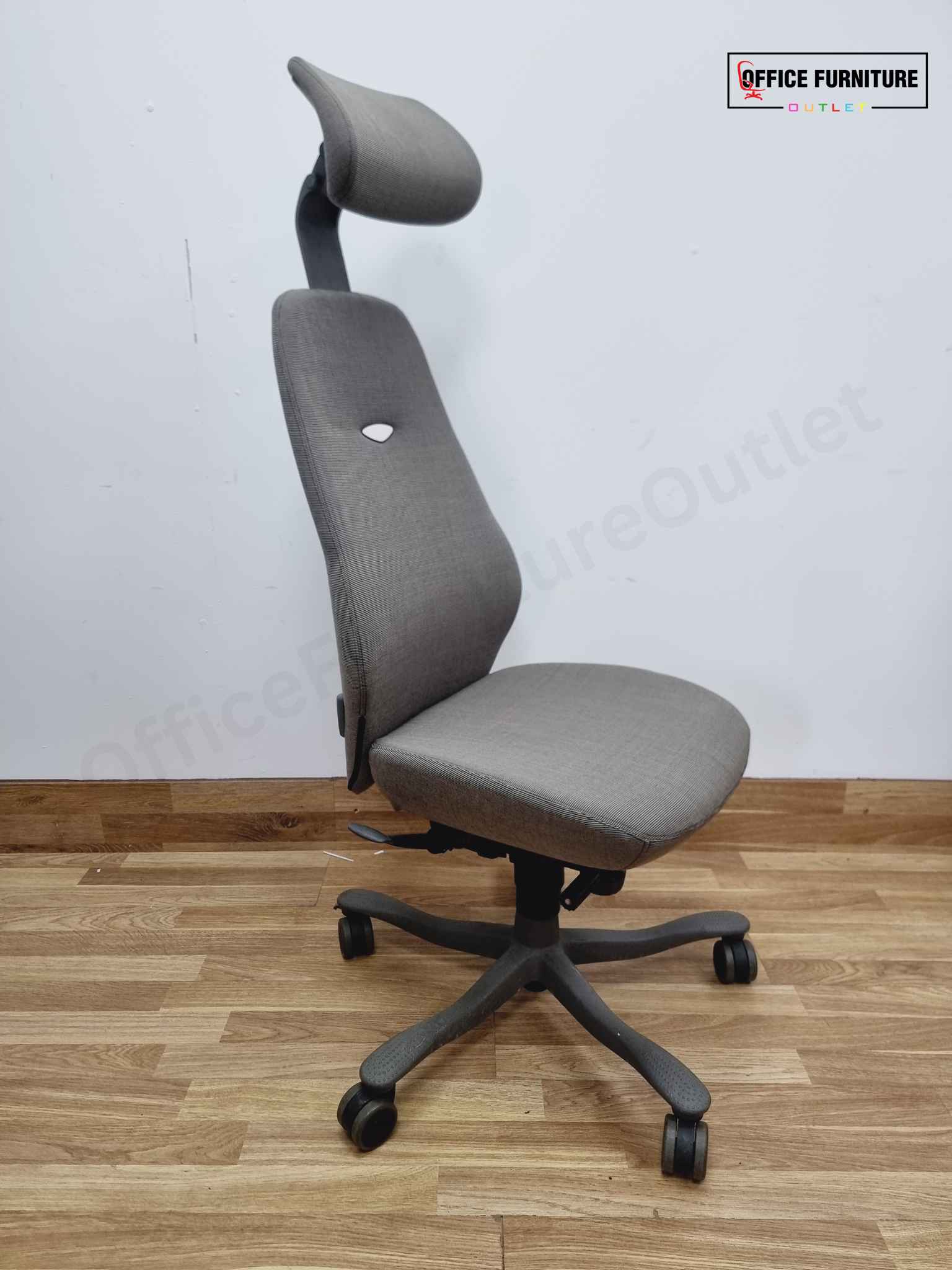 Kinnarps Ergonomic Office Chair with Headrest