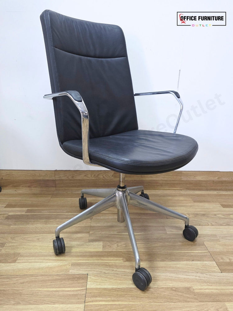 Narbutas NOVA Wood Meeting Table with 4 Orangebox Chairs