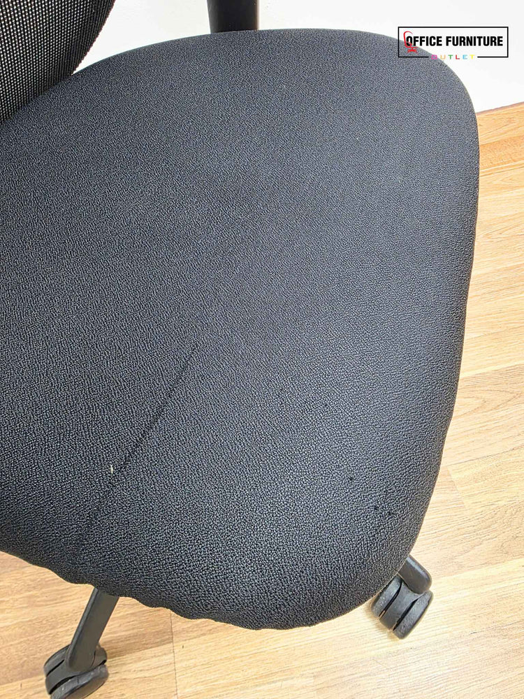 Orangebox Do Swivel Chair - Black/White (Grade B) (SC127)