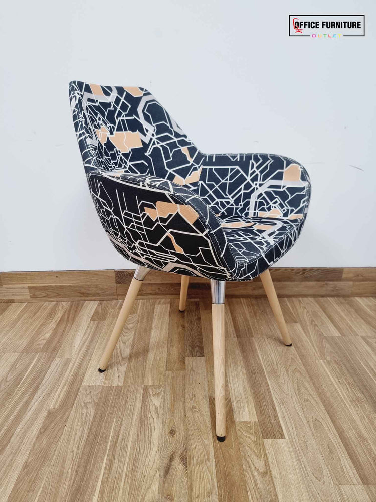 Workstories Hub Square Meeting Table with 2 Beige Retro Profim Chairs