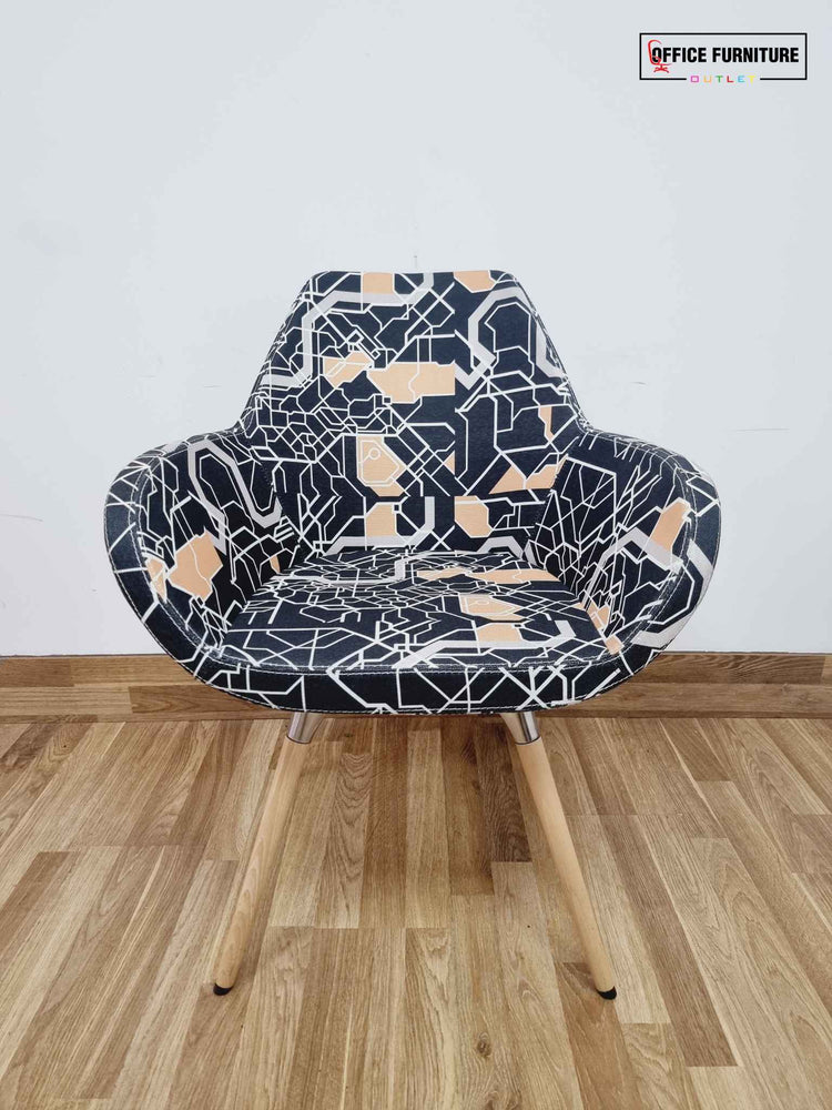 Workstories Hub Square Meeting Table with 2 Beige Retro Profim Chairs