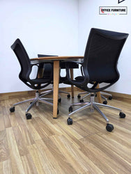 Steelcase Round Meeting Table with 4 Boss Design Kara Swivel Armchairs
