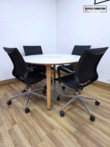 Steelcase Round Meeting Table with 4 Boss Design Kara Swivel Armchairs