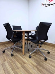 Steelcase Round Meeting Table with 4 Boss Design Kara Swivel Armchairs