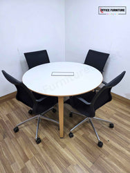 Steelcase Round Meeting Table with 4 Boss Design Kara Swivel Armchairs