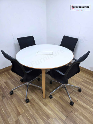 Steelcase Round Meeting Table with 4 Boss Design Kara Swivel Armchairs