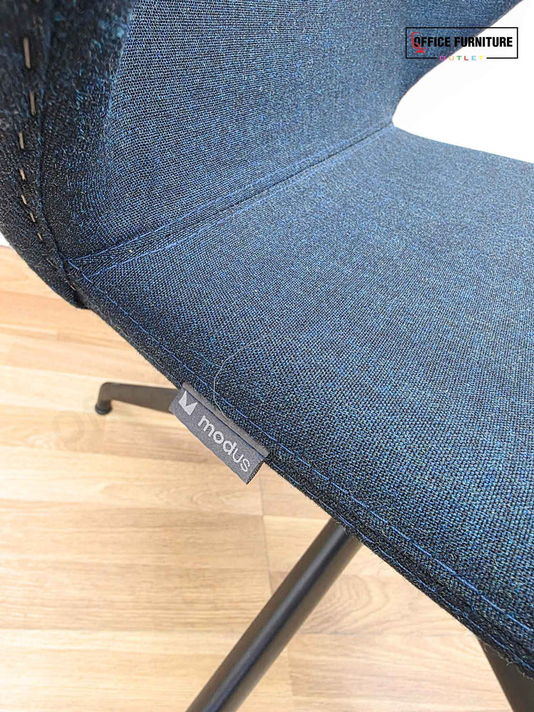Steelcase Round Meeting Table with 4 Modus Hold Swivel Armchairs