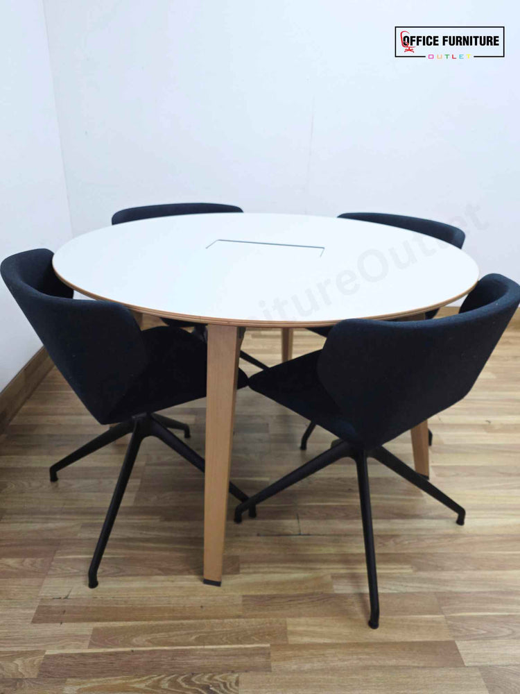 Steelcase Round Meeting Table with 4 Modus Hold Swivel Armchairs
