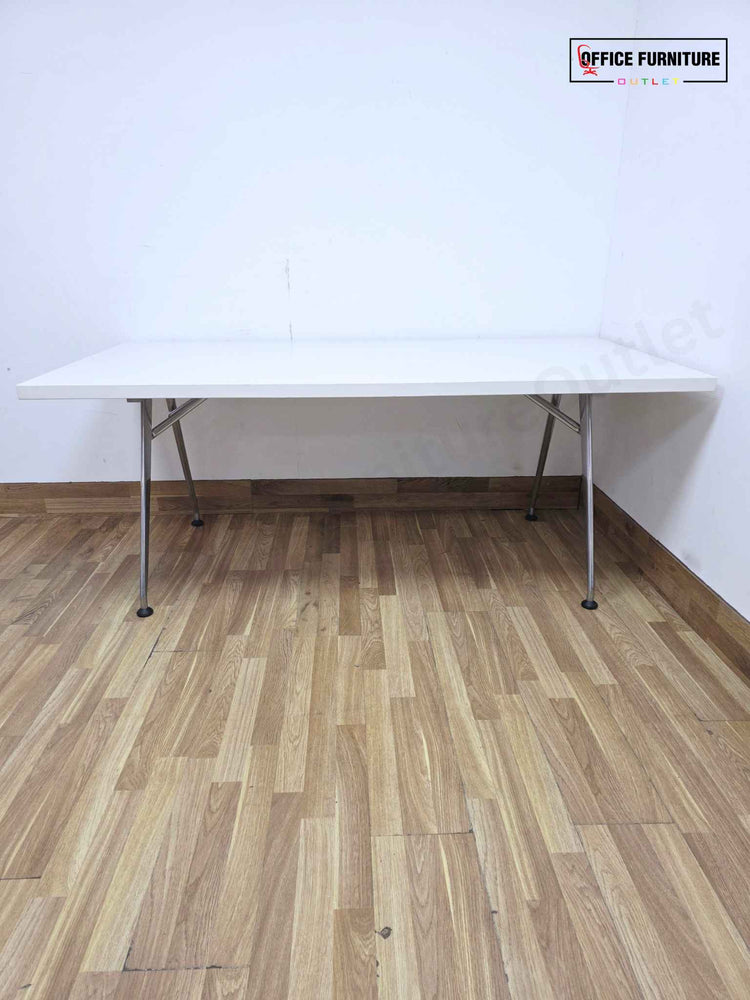Vitra Click Folding Meeting Table With Collapsible Legs