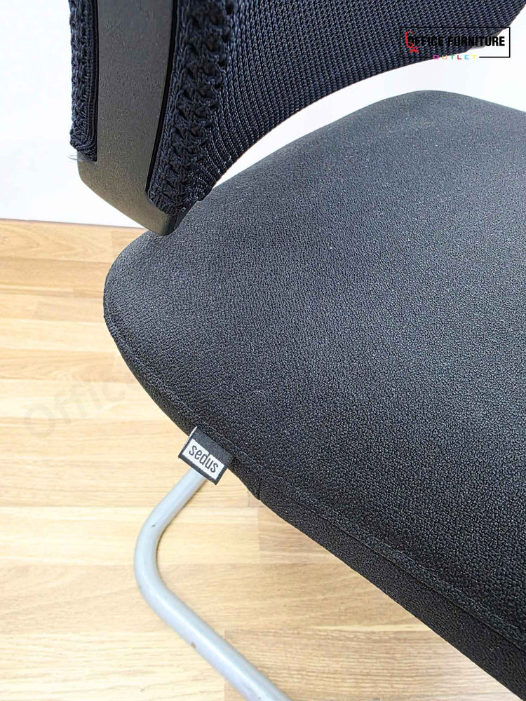 Steelcase Round Meeting Table with 4 Sedus Cantilever Chairs