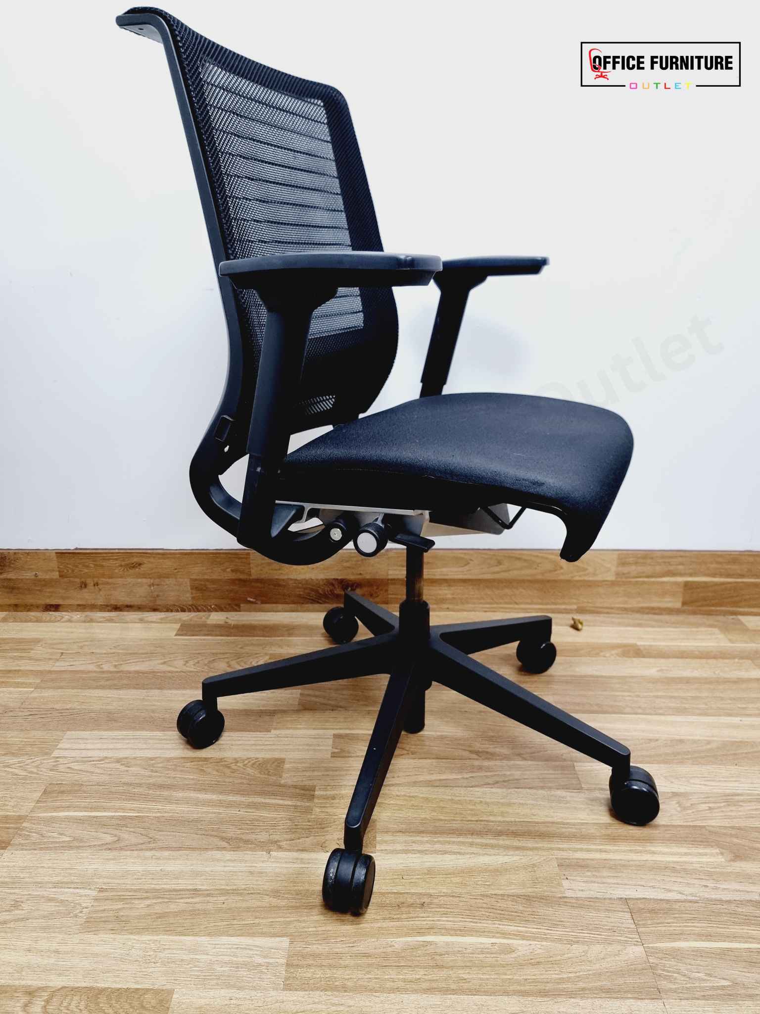 Steelcase Think V1  Premium Office Chair